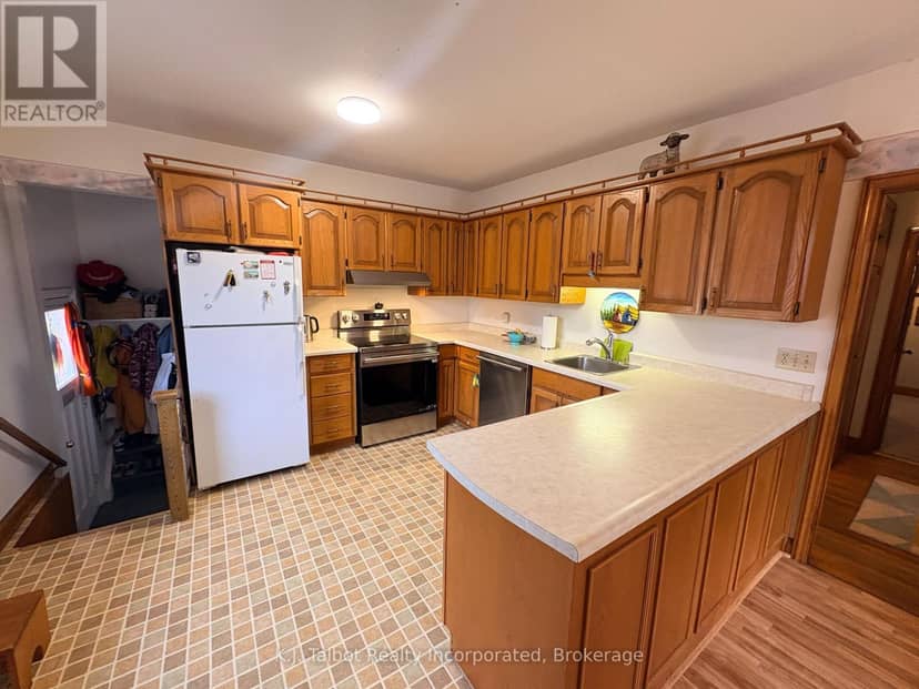 207 Cameron Street — photo 21 of 36