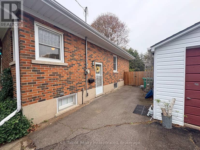 207 Cameron Street — photo 3 of 36