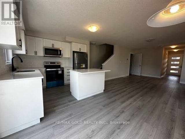 17 Wilkinson Avenue — photo 2 of 12