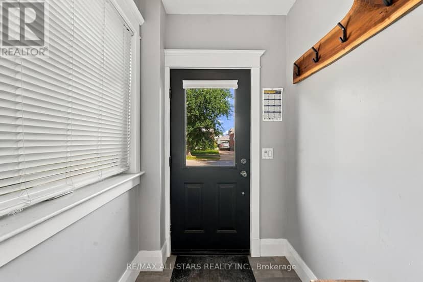 435 Mortimer Avenue — photo 5 of 40