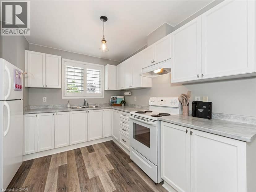 15 POWELL Lane — photo 11 of 33