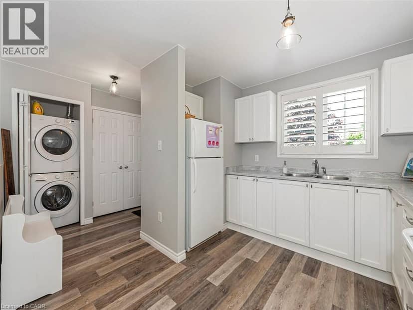 15 POWELL Lane — photo 9 of 33