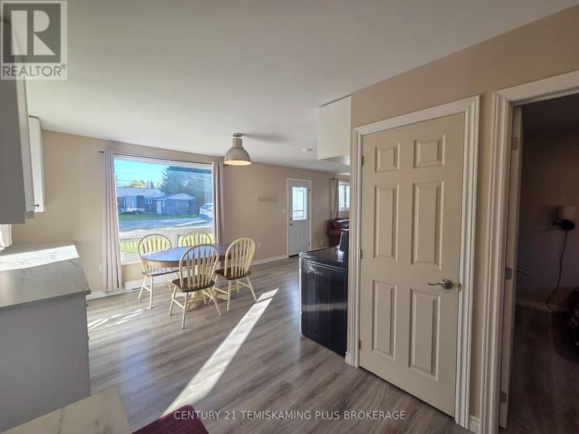 111 Second Avenue, Englehart, photo 6