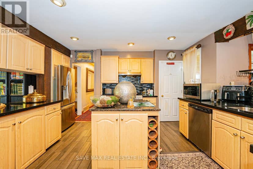 1215 Martins Boulevard — photo 29 of 40