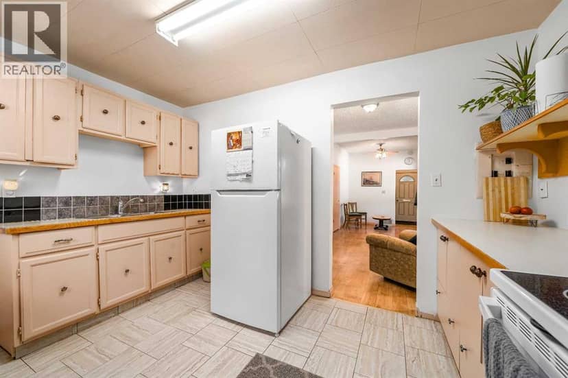 511B Maple Avenue SE, Medicine Hat, photo 5