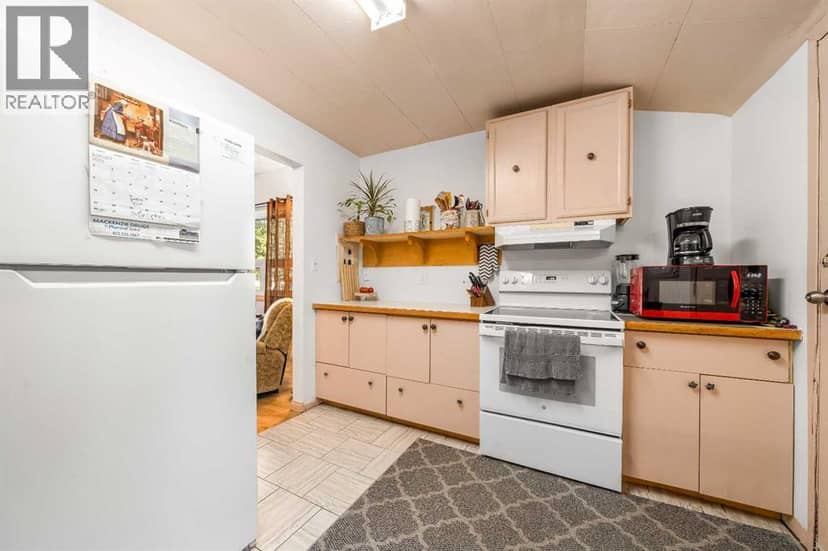 511B Maple Avenue SE, Medicine Hat, photo 4