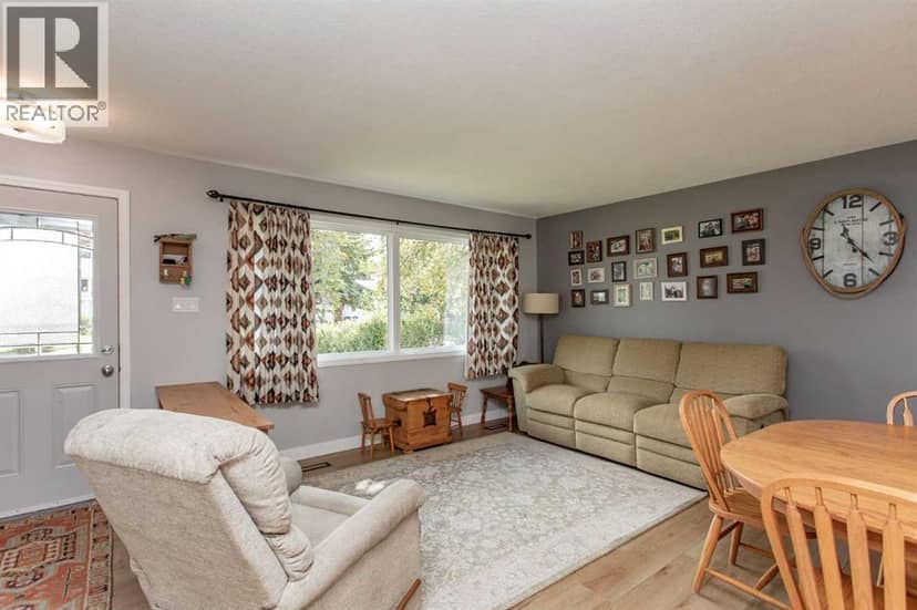 66 Oberlin Avenue, Red Deer, photo 4