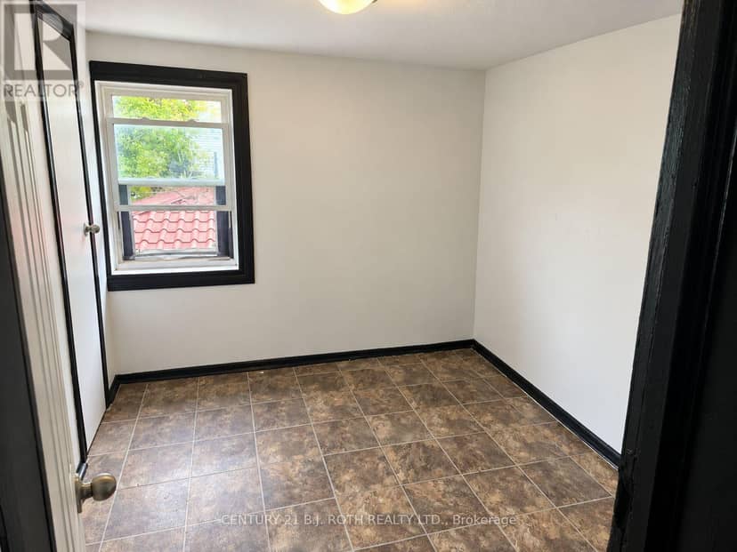 371 East St Orillia Street — photo 11 of 15