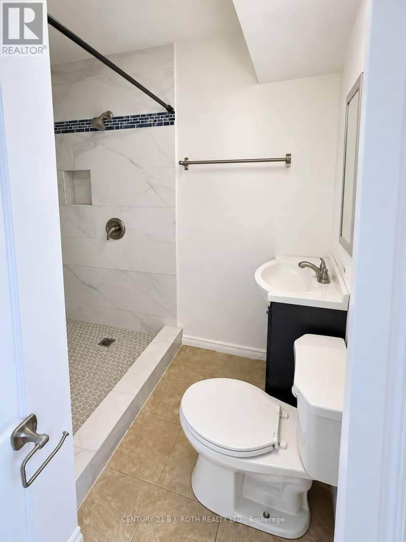 371 East St Orillia Street — photo 4 of 15