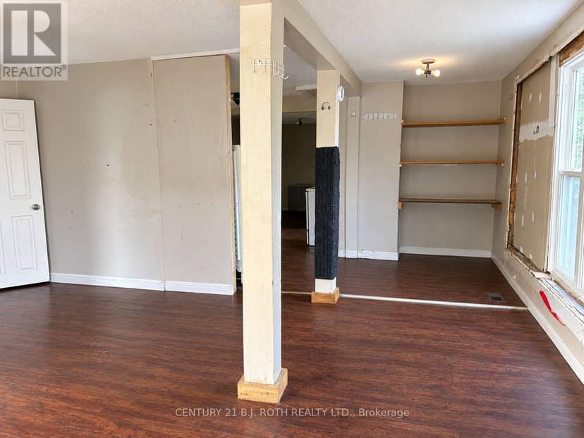 371 East St Orillia Street — photo 8 of 15