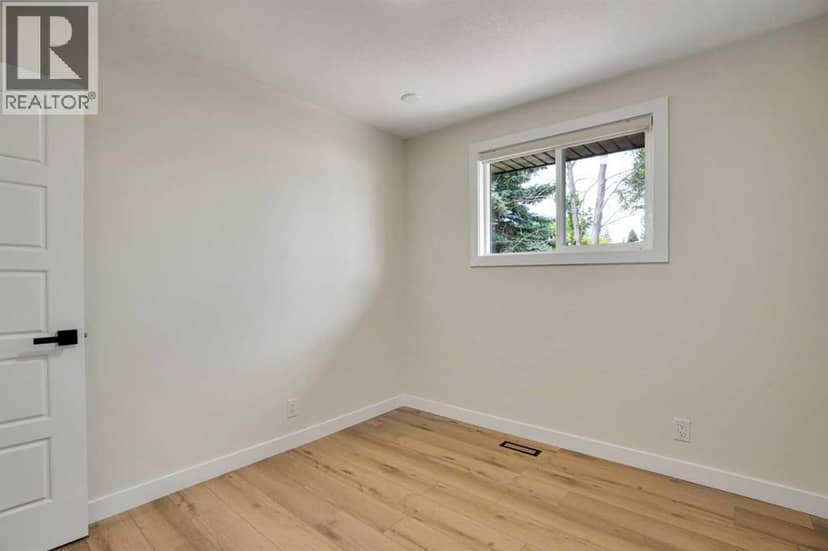 1903 62 Street NE — photo 18 of 40