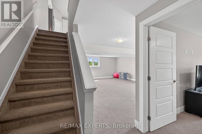 21 - 10 McPherson Court — photo 32 of 40