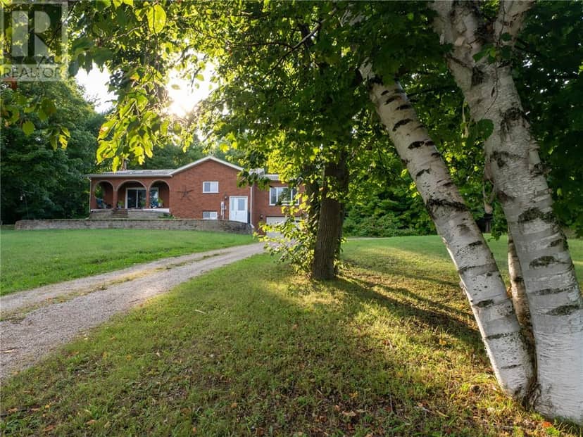 157 Emery Road, Gore Bay, photo 4