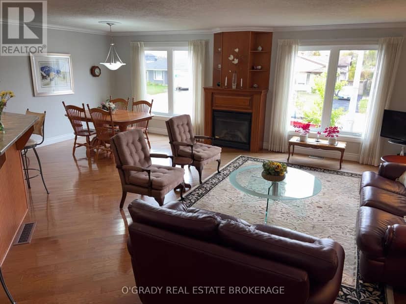 1442 Windsor Drive — photo 4 of 28