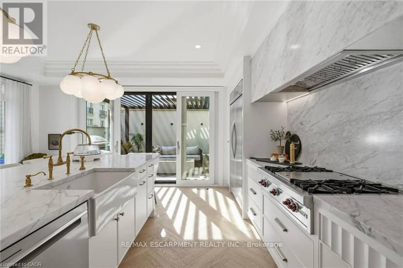 305 Randall Street — photo 10 of 31