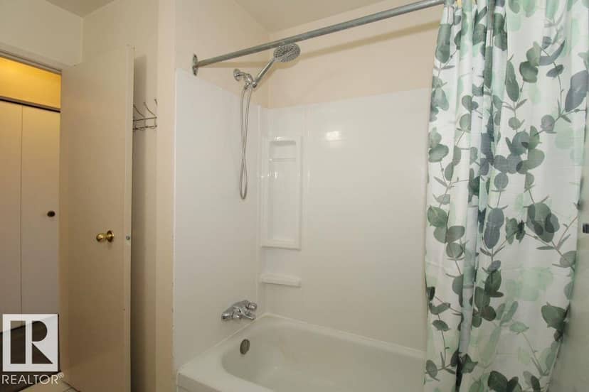 11393 22 AV NW — photo 23 of 31