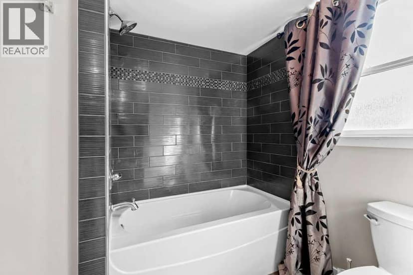 5708 45 Avenue — photo 9 of 40