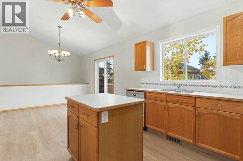 16 Nesbitt Avenue — photo 11 of 29