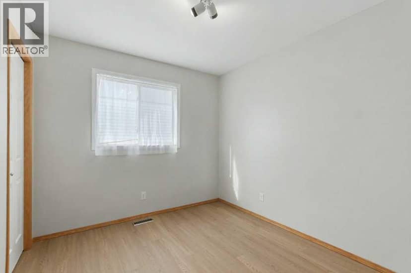 16 Nesbitt Avenue — photo 19 of 29