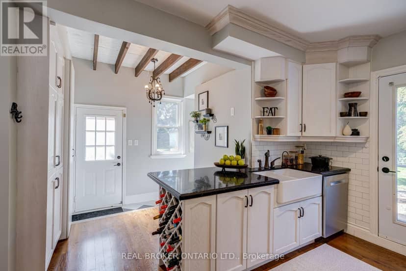 30 Elizabeth Street S, Richmond Hill, photo 2
