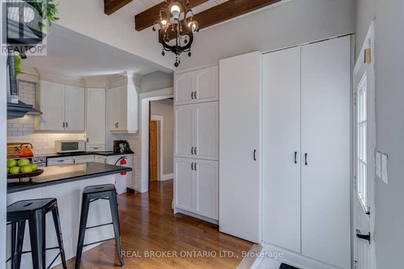 30 Elizabeth Street S, Richmond Hill, photo 4