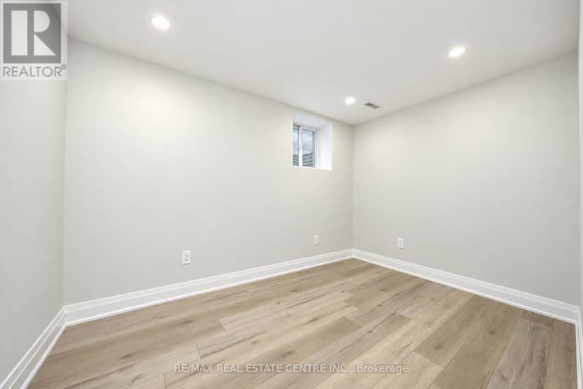 130 Martindale Crescent — photo 32 of 40