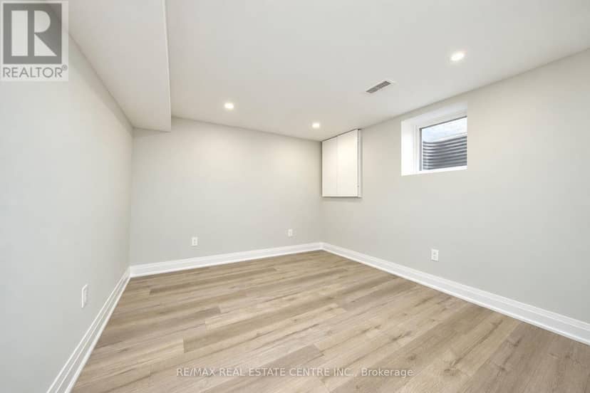 130 Martindale Crescent — photo 37 of 40