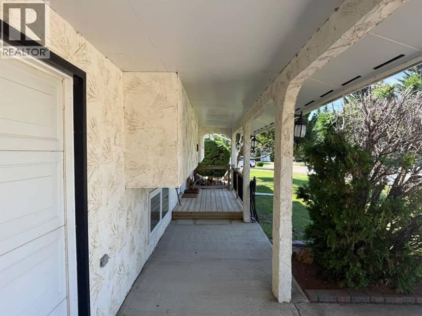 5509 45 Street — photo 24 of 38