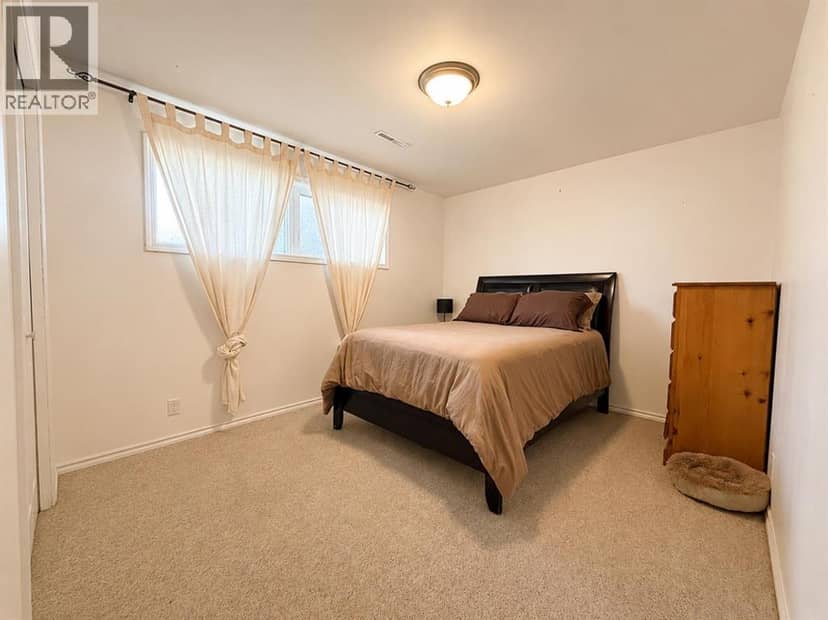 5509 45 Street — photo 16 of 38