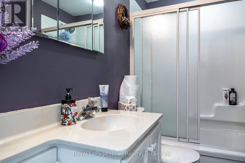 185 Strachan Street — photo 16 of 37