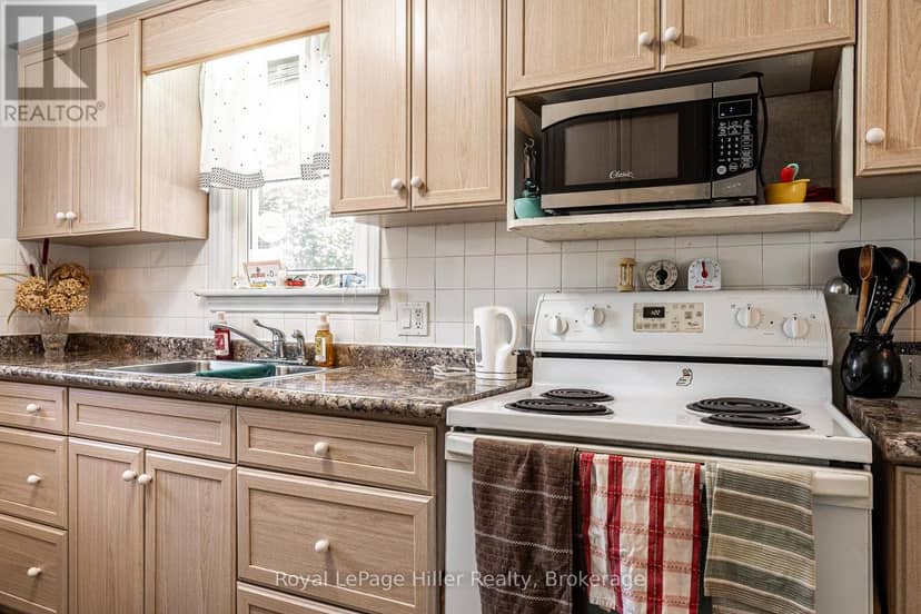185 Strachan Street — photo 22 of 37