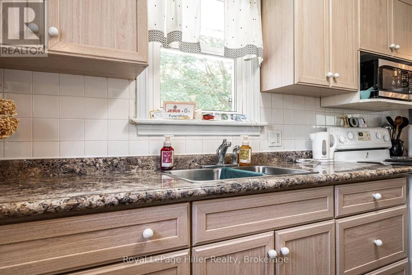 185 Strachan Street — photo 24 of 37