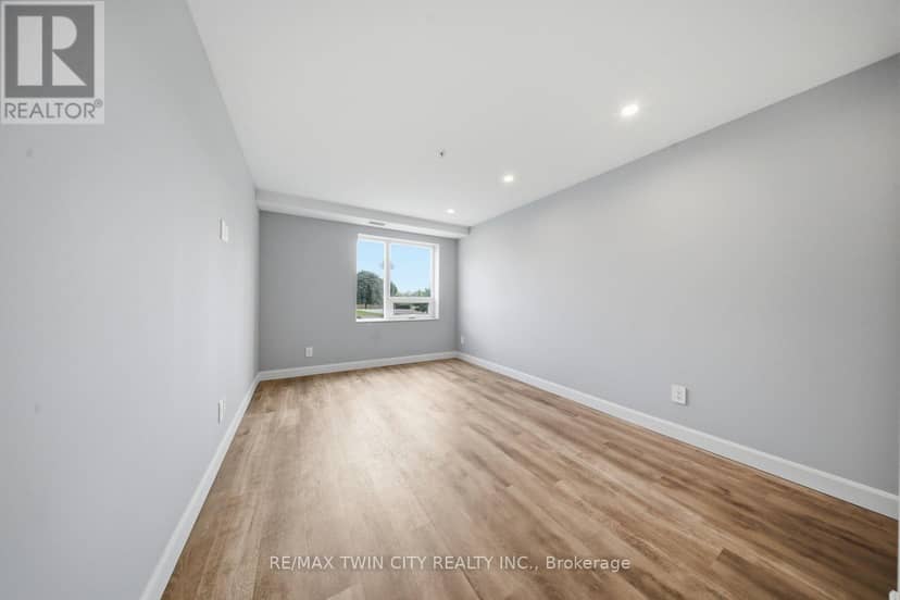 108 - 34 Norman Street — photo 13 of 40