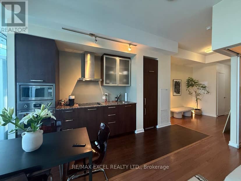 3704 - 14 York Street — photo 5 of 17