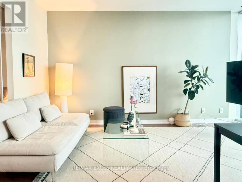 3704 - 14 York Street — photo 8 of 17