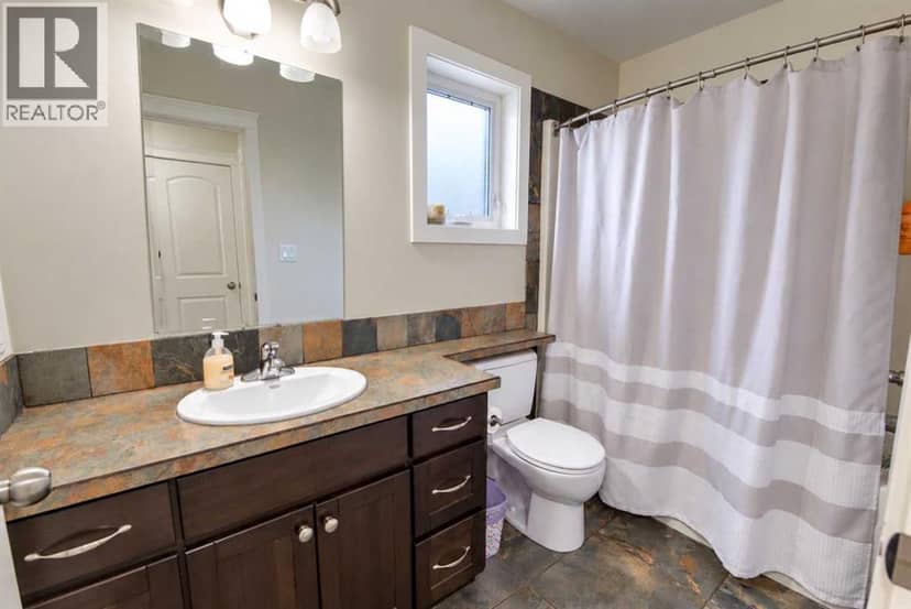 422 11 Street — photo 17 of 33