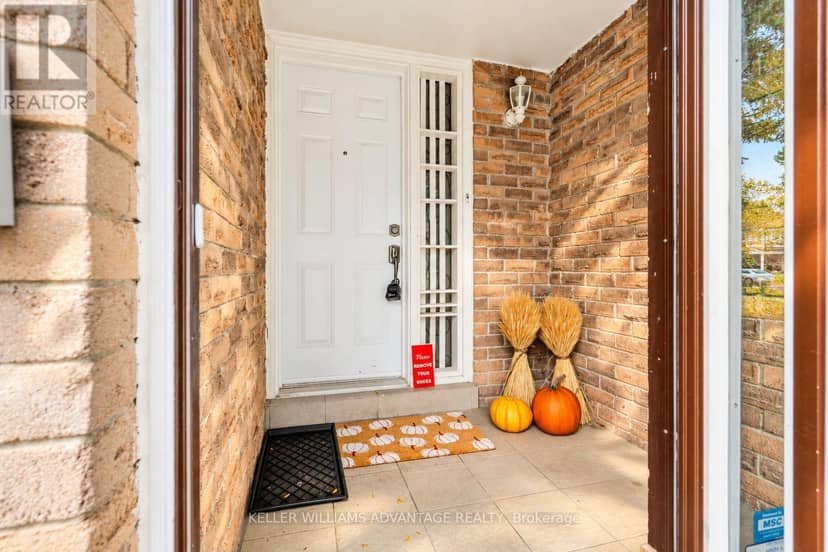 58 Ambercroft Boulevard, Toronto, photo 3