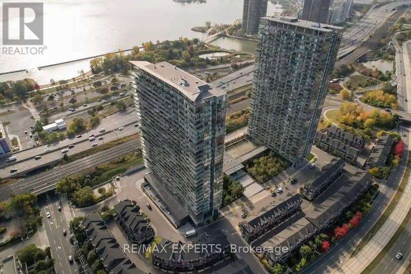 1915 - 103 The Queensway — photo 31 of 34