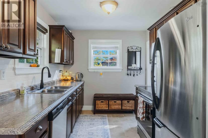 1023 High Street — photo 15 of 40