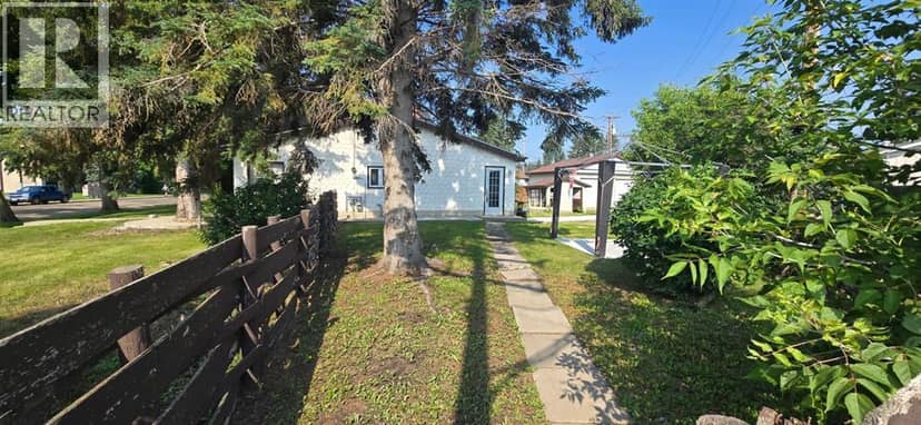 4902 52 Street, Lacombe, photo 2