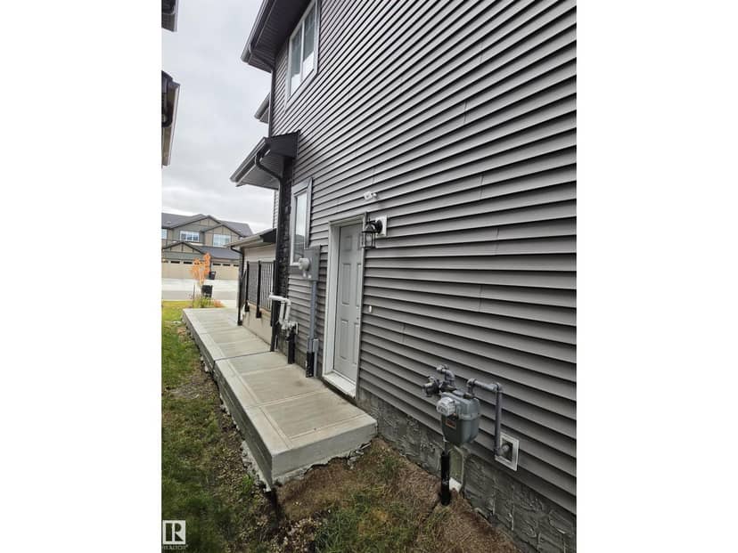16228 19 Ave SW — photo 33 of 35