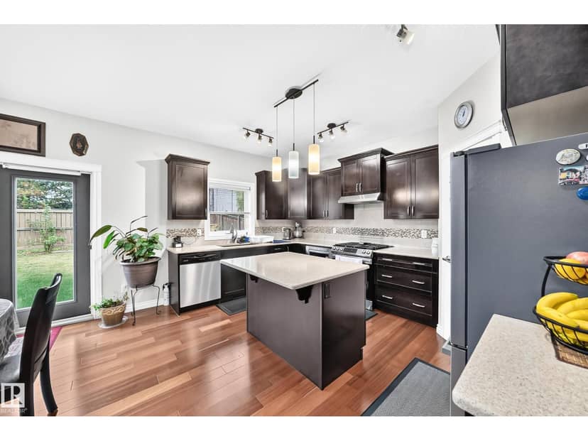 3179 Winspear Cr SW — photo 12 of 40