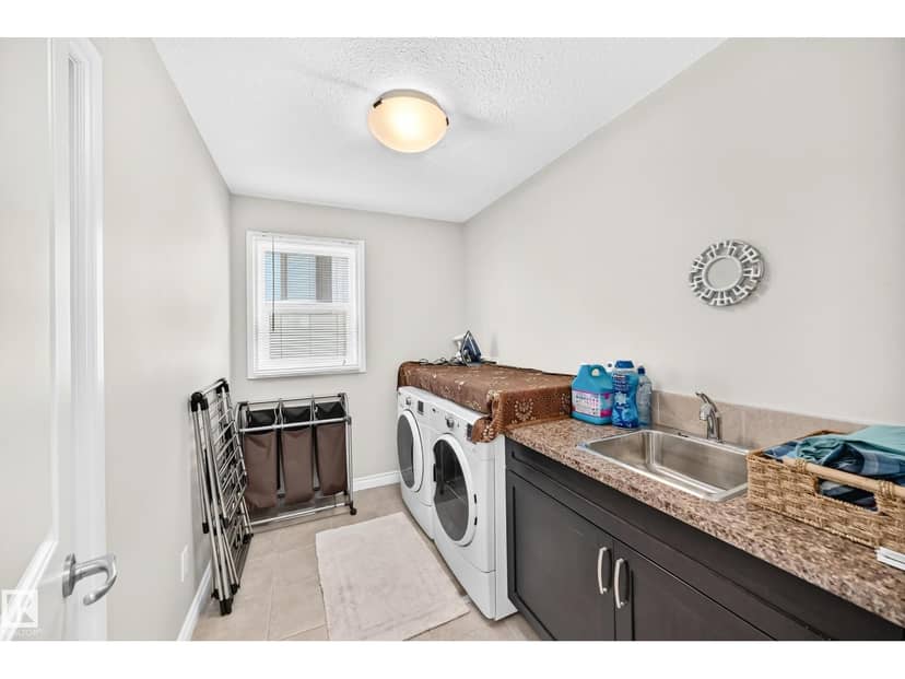 3179 Winspear Cr SW — photo 38 of 40