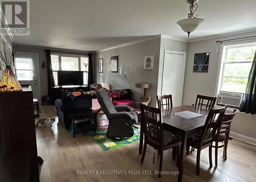 840-842 Worthington Street E, North Bay, photo 4