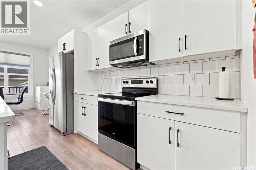 185 Rosewood BOULEVARD E — photo 10 of 40
