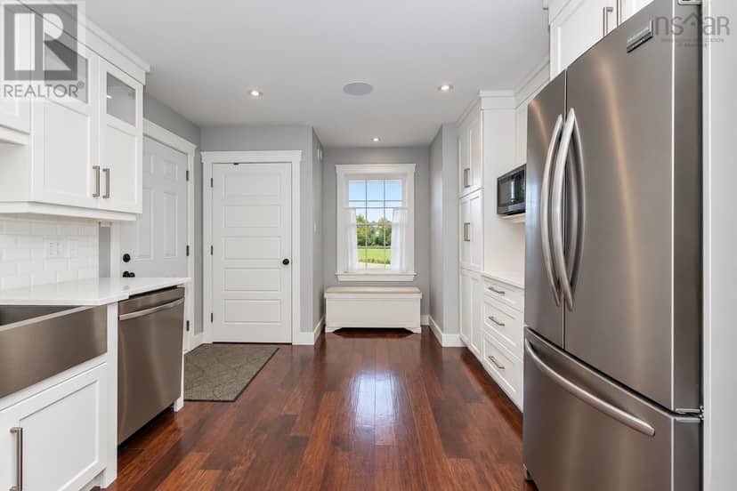 225 Hampton Drive — photo 18 of 39