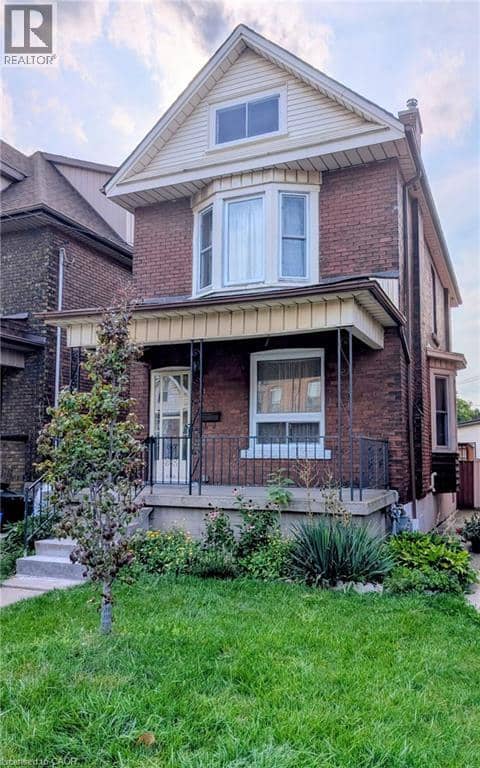61 BARNESDALE Avenue N — photo 1 of 32