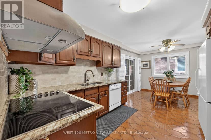 3411 Pinesmoke Crescent — photo 10 of 39
