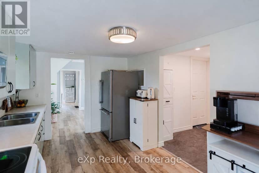 590 7th Street E — photo 4 of 24