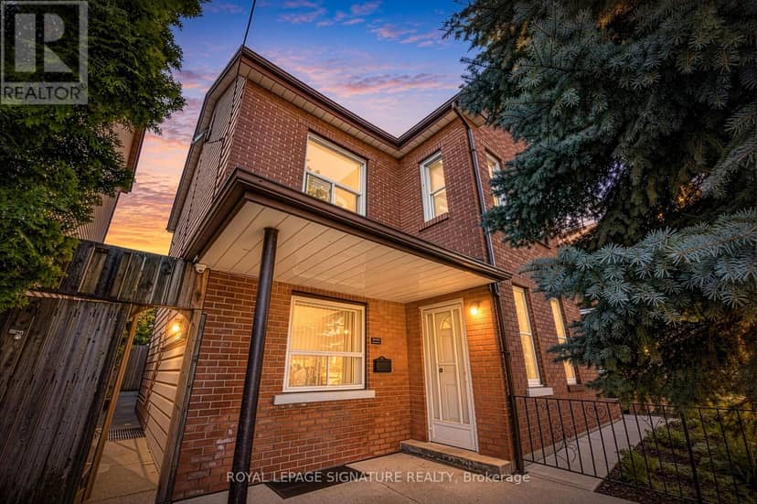 212 Lippincott Street, Toronto